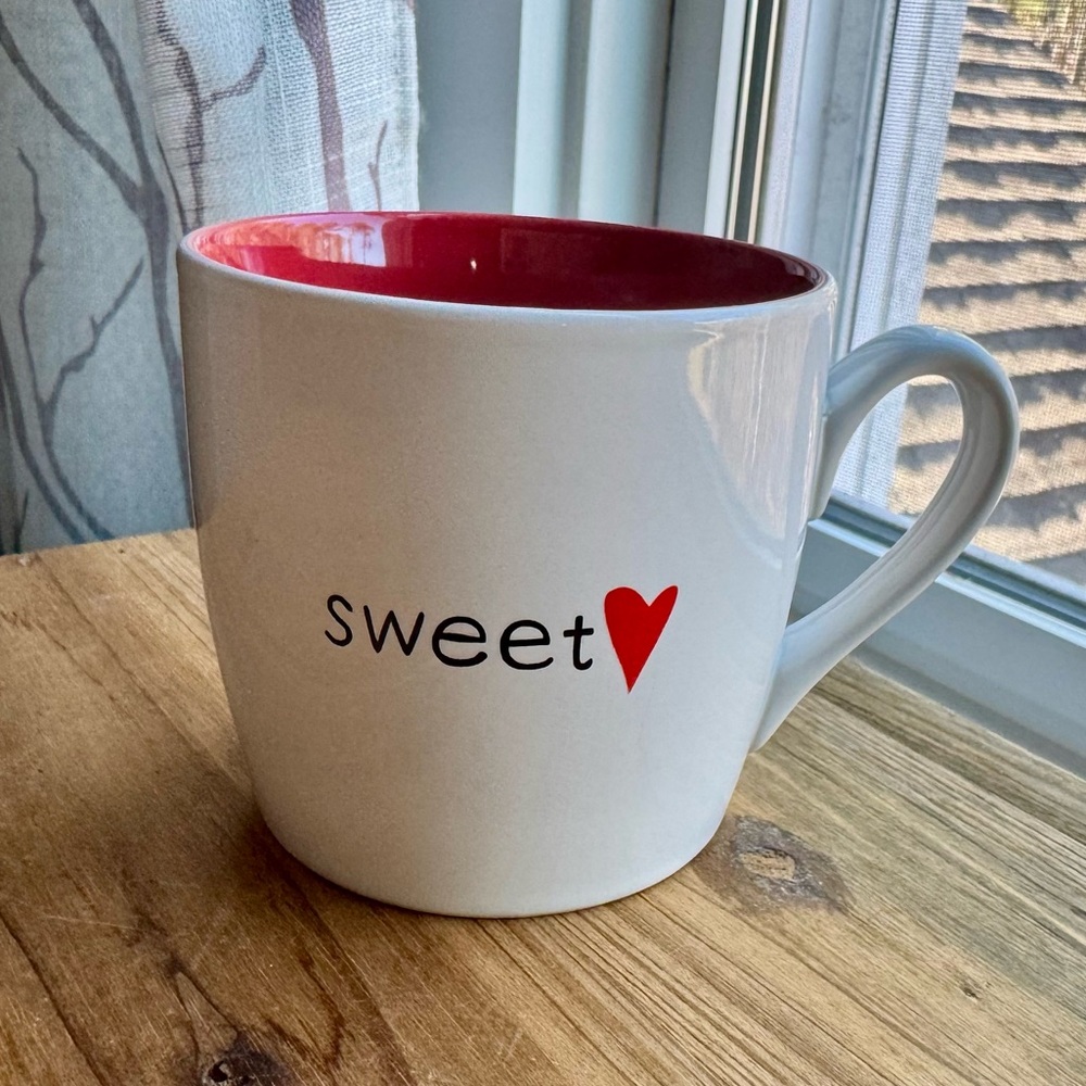Starbucks Limited Edition 2011 Sweetheart Red Heart Coffee Mug Collectible